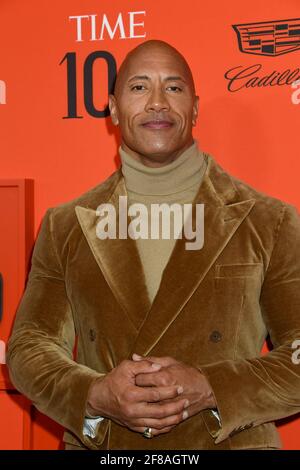 Dwayne The Rock Johnson arrive au Gala 2019 FOIS 100, qui s'est tenu au Jazz au Lincoln Center à New York le mardi 23 avril 2019. Photo de Jennifer Graylock-Graylock.com 917-519-7666, New York, New York - -EN PHOTO : Dwayne The Rock Johnson Jennifer Graylock-Graylock.com -GRA 7390 Jennifer Graylock-Graylock.com Banque D'Images