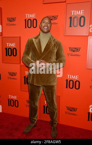 Dwayne The Rock Johnson arrive au Gala 2019 FOIS 100, qui s'est tenu au Jazz au Lincoln Center à New York le mardi 23 avril 2019. Photo de Jennifer Graylock-Graylock.com 917-519-7666, New York, New York - -EN PHOTO : Dwayne The Rock Johnson Jennifer Graylock-Graylock.com -GRA 7425 Jennifer Graylock-Graylock.com Banque D'Images