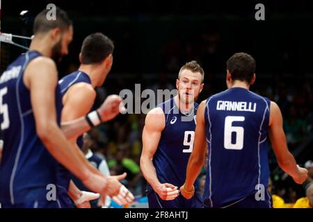 L'équipe nationale brésilienne de volley-ball remporte le match final de la médaille d'or contre l'Italie aux Jeux Olympiques d'été de Rio 2016, au stade Maracanazinho. Banque D'Images