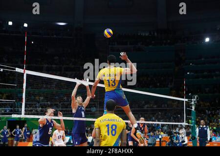 L'équipe nationale brésilienne de volley-ball remporte le match final de la médaille d'or contre l'Italie aux Jeux Olympiques d'été de Rio 2016, au stade Maracanazinho. Banque D'Images