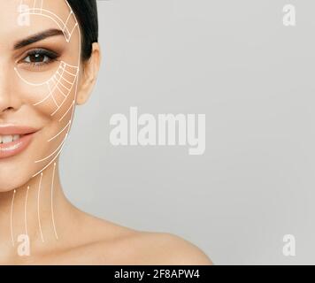 Soulever la peau. Lignes de levage sur la moitié du visage d'une femme, publicité de correction de contour de visage, lifting de la peau et du cou. concept de rajeunissement facial Banque D'Images