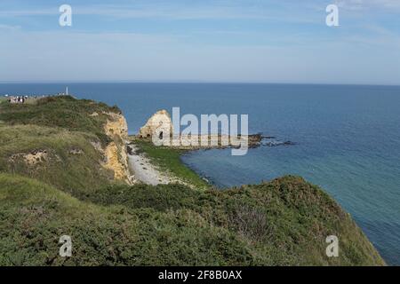 Vue sur la pinte des Rocheuses à la Pointe du hoc du débarquement; Monument de la Seconde Guerre mondiale, Cricqueville-en-Bessin, France Banque D'Images