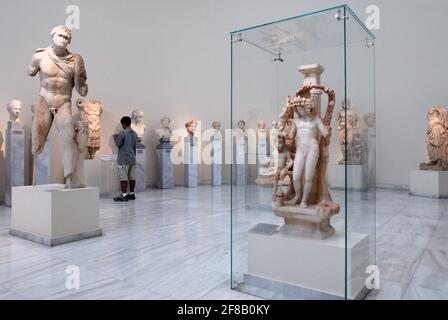 Hall avec statues en marbre, Musée archéologique national, Athènes, Grèce, Europe Banque D'Images