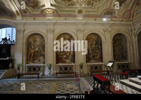 Napoli - Nicchie affrescate nella cripta della Basilica di Santa Maria alla Sanità Banque D'Images