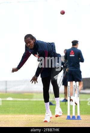 Photo du dossier datée du 22-07-2020, de Jofra Archer, d'Angleterre, bowling dans les filets. Date de publication : le mardi 13 avril 2021. Banque D'Images