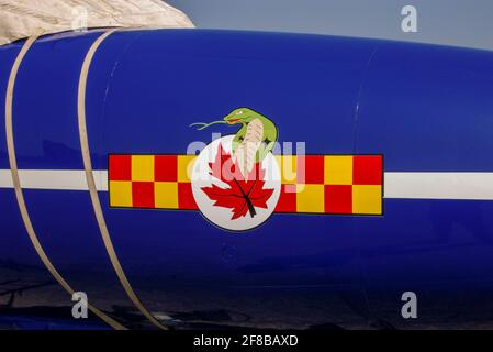 Avion de chasse à jet d'époque représentant l'équipe de chasseurs de Hawker de la Royal Air Force du n° 92 (F) de l'escadron « Blue Diamonds » des années 1960, avion classique. Banque D'Images