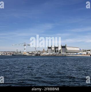 Le géant de la défense Babcock International, exploitant du chantier naval de Devonport, la plus grande base navale d'Europe occidentale, a annoncé des pertes d'emplois Banque D'Images