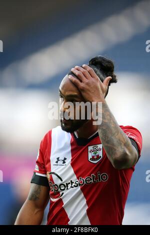 West Bromwich, Royaume-Uni. 12 avril 2021. Theo Walcott, de Southampton, regarde. Premier League, West Bromwich Albion v Southampton aux Hawthorns de West Bromwich, Midlands, le lundi 12 avril 2021. Cette image ne peut être utilisée qu'à des fins éditoriales. Utilisation éditoriale uniquement, licence requise pour une utilisation commerciale. Aucune utilisation dans les Paris, les jeux ou les publications d'un seul club/ligue/joueur. photo par Andrew Orchard/Andrew Orchard sports Photography/Alamy Live News crédit: Andrew Orchard sports Photography/Alamy Live News Banque D'Images