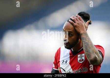 West Bromwich, Royaume-Uni. 12 avril 2021. Theo Walcott, de Southampton, regarde. Premier League, West Bromwich Albion v Southampton aux Hawthorns de West Bromwich, Midlands, le lundi 12 avril 2021. Cette image ne peut être utilisée qu'à des fins éditoriales. Utilisation éditoriale uniquement, licence requise pour une utilisation commerciale. Aucune utilisation dans les Paris, les jeux ou les publications d'un seul club/ligue/joueur. photo par Andrew Orchard/Andrew Orchard sports Photography/Alamy Live News crédit: Andrew Orchard sports Photography/Alamy Live News Banque D'Images