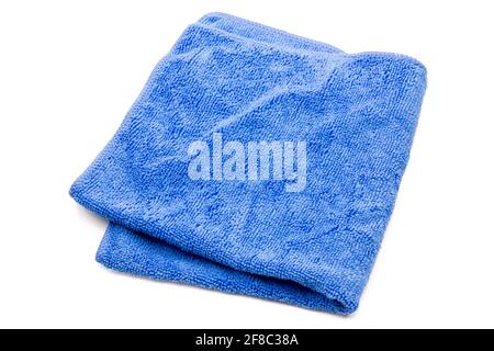 Tissu en microfibre bleu isolé sur fond blanc avec passe-cheveux Banque D'Images