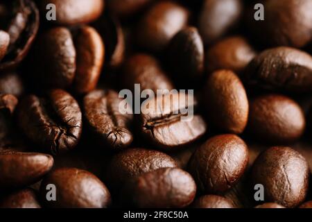 Détail de beaucoup de grains de café bruns Banque D'Images
