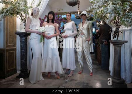 Madrid, Espagne. 13 avril 2021. Les modèles posent à la Juanjo Oliva Madrid Fashion week. (Photo par Oscar Fuentes/SOPA Images/Sipa USA) crédit: SIPA USA/Alay Live News Banque D'Images