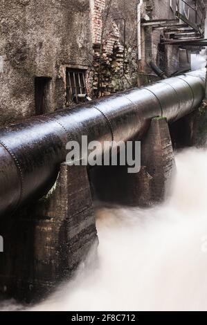 Ancien pipeline sur la façade, Suède Banque D'Images