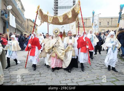 La construction de la semaine jusqu'à Pâques est marquée par des célébrations religieuses solennelles. Célébration de la semaine Sainte, Enna, Sicile, Italie Banque D'Images