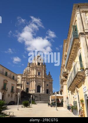 Duomo di San Giorgio au sommet de la place Duomo, Ragusa Ibla Banque D'Images