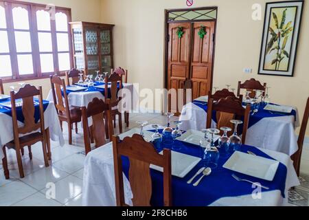 GIBARA, CUBA - 29 JANVIER 2016 : intérieur d'un restaurant dans le village de Gibara Banque D'Images