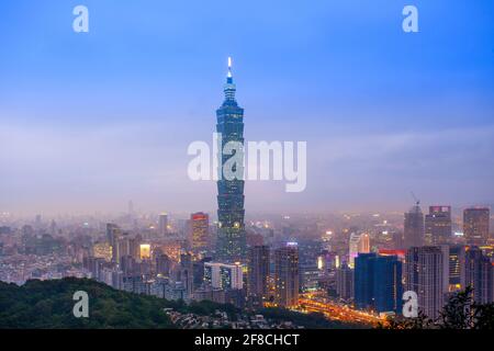 Le bâtiment Taipei 101 et le quartier central des affaires, Taipei, capitale de Taïwan, Taïwan Banque D'Images