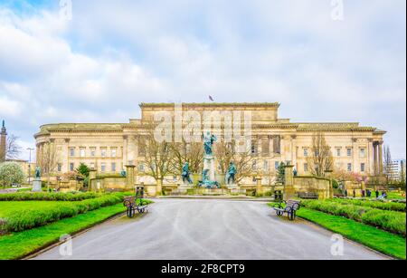 Salle Saint George à Liverpool, vue depuis les jardins de St. John's, en Angleterre Banque D'Images