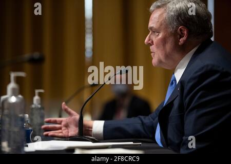 Washington, États-Unis d'Amérique. 13 avril 2021. Charles Rettig, commissaire du Service du revenu interne, comparaît lors d'une audience du Comité sénatorial des finances intitulée « la saison de dépôt 2021 et l'IRS du XXIe siècle », dans l'immeuble du Bureau du Sénat Dirksen à Washington, DC, le mardi 13 avril 2021. Crédit: Rod Lamkey/CNP/Sipa USA crédit: SIPA USA/Alay Live News Banque D'Images