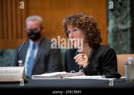 Washington, États-Unis d'Amérique. 13 avril 2021. Barbara McQuiston, qui exerce les fonctions du sous-secrétaire à la Défense, à la recherche et au génie, comparaît lors d'une audience du Comité sénatorial des crédits - sous-comité de la défense pour examiner l'innovation et la recherche du ministère de la Défense, dans l'édifice Dirksen du Bureau du Sénat à Washington, DC, le mardi 13 avril 2021. Crédit: Rod Lamkey/CNP/Sipa USA crédit: SIPA USA/Alay Live News Banque D'Images