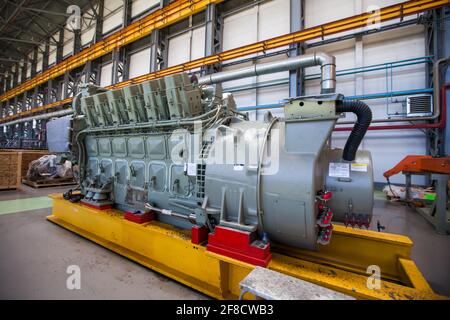 Kazakhstan, usine de construction de locomotives Nur-sultan. Moteur de locomotive en entretien. Banque D'Images