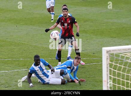 Dominic Solanke, de l'AFC Bournemouth, marque le deuxième but de son équipe lors du match du championnat Sky Bet au stade John Smith, Huddersfield. Date de la photo: Mardi 13 avril 2021. Banque D'Images