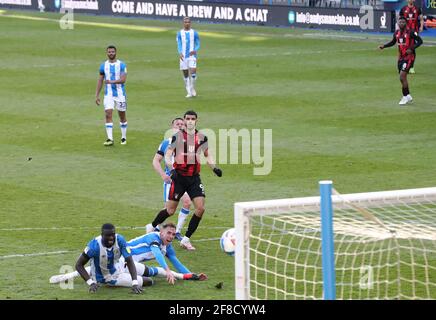 Dominic Solanke, de l'AFC Bournemouth, marque le deuxième but de son équipe lors du match du championnat Sky Bet au stade John Smith, Huddersfield. Date de la photo: Mardi 13 avril 2021. Banque D'Images