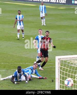 Dominic Solanke, de l'AFC Bournemouth, marque le deuxième but de son équipe lors du match du championnat Sky Bet au stade John Smith, Huddersfield. Date de la photo: Mardi 13 avril 2021. Banque D'Images