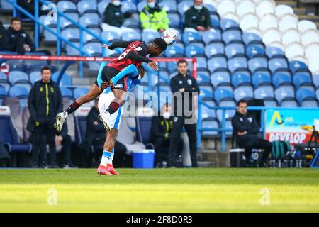 John Smith's Stadium, Huddersfield, Angleterre - 13 avril 2021 Jefferson Lerma (8) de Bournemouth fait partie des joueurs de Huddersfield, mais remporte le titre lors du match Huddersfield v Bournemouth, Sky Bet EFL Championship 2020/21, John Smith's Stadium, Huddersfield, Angleterre - 13 avril 2021 Credit: Arthur Haigh/WhiteAlamy Live photos Banque D'Images