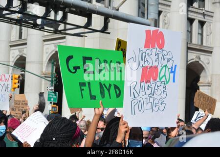 Protestation contre le meurtre de George Floyd à New York. Banque D'Images