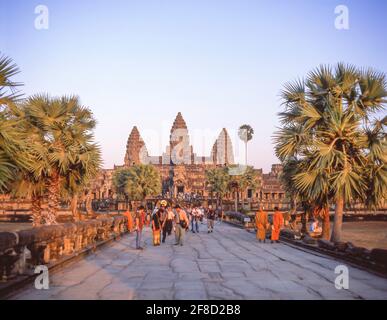 Chemin vers le temple d'Angkor Wat, Angkor, Siem Reap, Royaume du Cambodge Banque D'Images