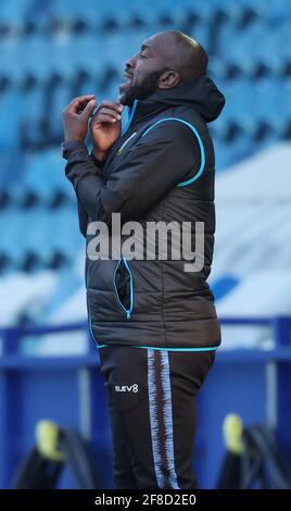 Sheffield, Angleterre, le 13 avril 2021. Darren Moore, directeur de Sheffield mercredi, lors du match du championnat Sky Bet à Hillsborough, Sheffield. Le crédit photo doit être lu : John Clifton / Sportimage Banque D'Images