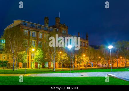 Vue nocturne de l'école de musique chethams de Manchester, Angleterre Banque D'Images