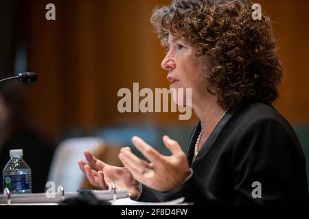 Barbara McQuiston, qui exerce les fonctions du sous-secrétaire à la Défense, à la recherche et au génie, comparaît lors d'une audience du Comité sénatorial des crédits - sous-comité de la défense pour examiner l'innovation et la recherche du ministère de la Défense, dans l'édifice Dirksen du Bureau du Sénat à Washington, DC, le mardi 13 avril 2021. Crédit : Rod Lamkey/CNP/MediaPunch Banque D'Images