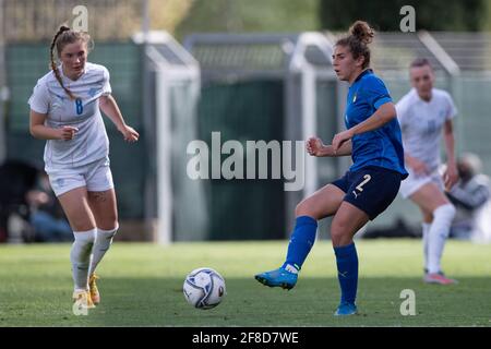 Coverciano, Italie. 13 avril 2021. Valentina Bergamaschi (#2 Italie) lors d'un match amical entre l'Italie et l'Islande au stade Enzo Bearzot à Coverciano Florence, Italie crédit: SPP Sport Press photo. /Alamy Live News Banque D'Images