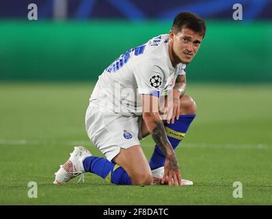 Monteiro Otavio, du FC Porto, réagit lors du match de la Ligue des champions de l'UEFA au stade Ramon Sanchez-Pizjuan de Séville. Date de la photo: Mardi 13 avril 2021. Voir PA Story FOOTBALL Chelsea. Le crédit photo devrait se lire comme suit : Isabel Infantes/PA Wire. RESTRICTIONS : utilisation éditoriale uniquement, aucune utilisation commerciale sans le consentement préalable du détenteur des droits. Banque D'Images