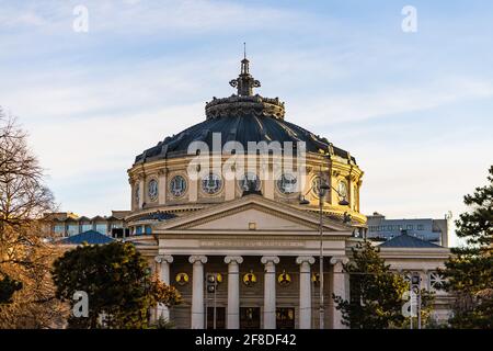 Vue détaillée sur l'Athenaeum roumain ou l'Ateneul romain, dans le centre de la capitale roumaine de Bucarest Banque D'Images