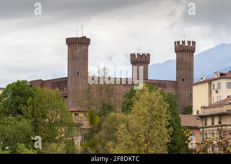 Le château de Castello di Ivrea dans la région Canavese de Piémont Piémont Italie château médiéval en ville dans la province de Turin Banque D'Images