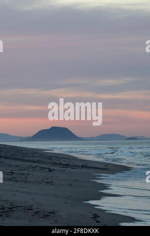 Coucher de soleil vers le Mont Manganui Banque D'Images