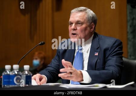 Washington, États-Unis d'Amérique. 13 avril 2021. Charles Rettig, commissaire du Service du revenu interne, comparaît lors d'une audience du Comité sénatorial des finances intitulée « la saison de dépôt 2021 et l'IRS du XXIe siècle », dans l'immeuble du Bureau du Sénat Dirksen à Washington, DC, le mardi 13 avril 2021. Credit: Rod Lamkey/CNP | usage dans le monde crédit: dpa/Alay Live News Banque D'Images