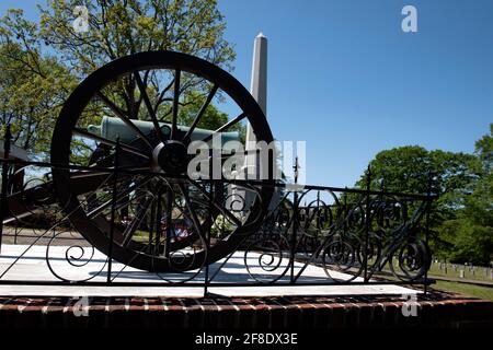 Marietta, GA, États-Unis. 13 avril 2021. Monuments du cimetière de la Confederate de Marietta. Le cimetière de la Confederate de Marietta est l'un des plus grands lieux de sépulture pour les morts confédérés et est le lieu de repos pour plus de 3000 soldats de chaque État confédéré et du Maryland, du Missouri et du Kentucky. Credit: Robin Rayne/ZUMA Wire/Alay Live News Banque D'Images