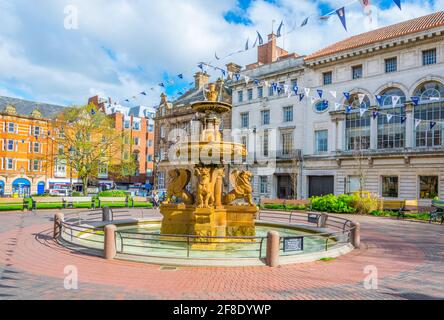 LEICESTER, ROYAUME-UNI, 10 AVRIL 2017 : vue sur une place devant la mairie de Leicester, Angleterre Banque D'Images