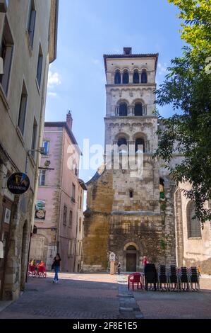 Vienne, France - 22 août 2019 : tour médiévale de l'église Saint-André-le-Bas, un bâtiment roman à Vienne, département de l'Isère en France Banque D'Images