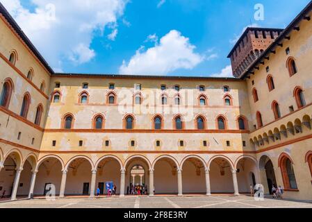 MILAN, ITALIE, 19 JUILLET 2019 : cour du Castello Sforzesco dans la ville italienne de Milan Banque D'Images