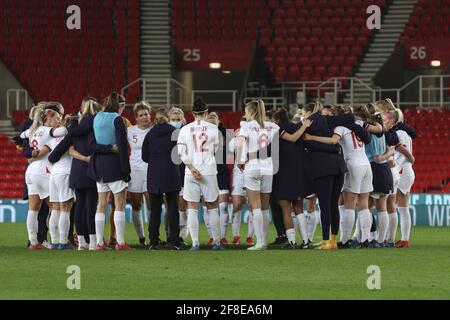 Stoke on Trent, Royaume-Uni. 13 avril 2021. Rencontre de l'équipe d'Angleterre lors du match amical Womens International entre l'Angleterre et le Canada au stade Bet365 à Stoke-on-Trent, Royaume-Uni Credit: SPP Sport Press photo. /Alamy Live News Banque D'Images