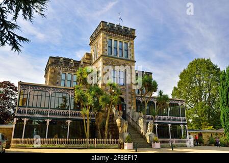 Le château de Larnach (également appelé « château de Larnach »), est un faux château sur la crête de la péninsule d'Otago, dans les limites de la ville de Dunedin Banque D'Images