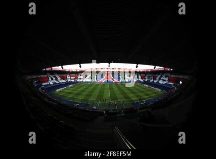 Paris, France. 13 avril 2021. Le stade du Parc des Princes est vu avant le quart de finale de l'UEFA Champions League, deuxième match de football entre Paris Saint-Germain et Bayern Munich, au stade du Parc des Princes à Paris, en France, le 13 avril 2021. Credit: Gao Jing/Xinhua/Alamy Live News Banque D'Images