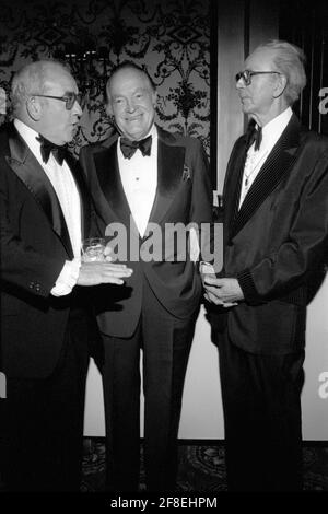 Ed Asner, Bob Hope et Jack Albertson le 27 mars 1980 crédit : Ralph Dominguez/MediaPunch Banque D'Images