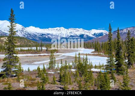 Saskatchewan River Crossing est une localité de l'ouest de l'Alberta, au Canada. Il est situé dans le parc national Banff, à la jonction de l'autoroute 93 (Icefield) Banque D'Images