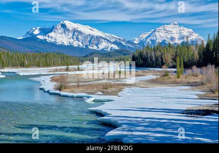 Saskatchewan River Crossing est une localité de l'ouest de l'Alberta, au Canada. Il est situé dans le parc national Banff, à la jonction de l'autoroute 93 (Icefield) Banque D'Images